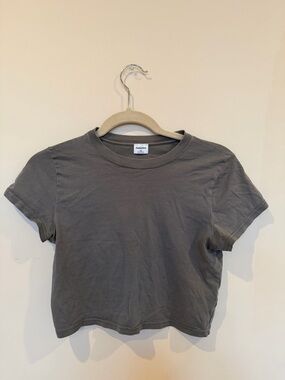 Sunday Best Short Sleeve Crop Tee in Charcoal Gray